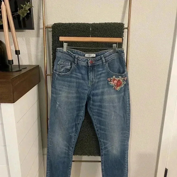 Zara Embroidery Jeans - Picture 1 of 7